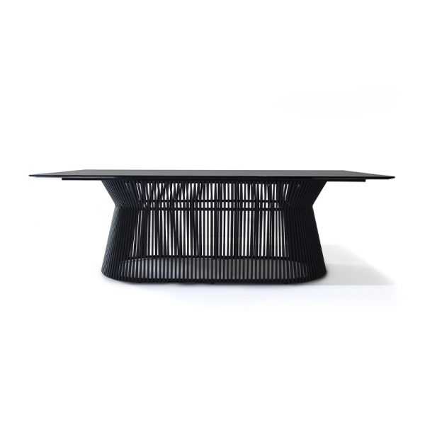 Mesa de granito para comedor Fence en acabado negro, vista frontal, con base de varillas metálicas de diseño moderno.