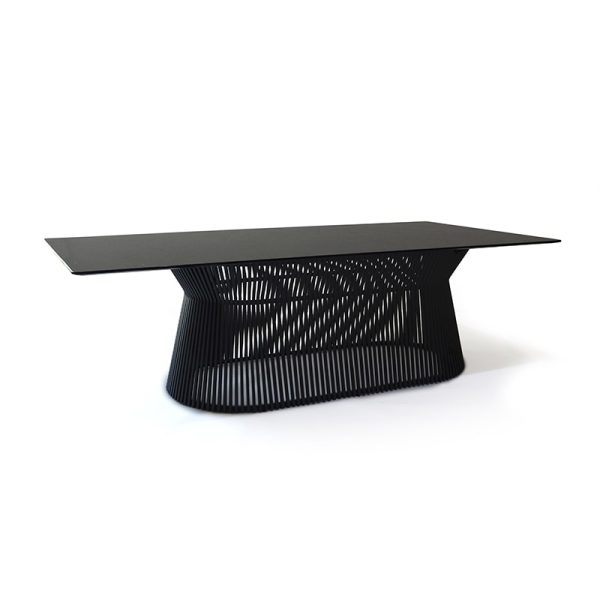 Mesa de granito para comedor Fence en color negro, con base moderna de varillas metálicas y diseño rectangular elegante.