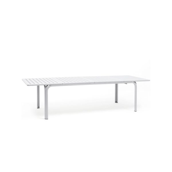 Mesa extensible moderna color blanco con estructura de aluminio y tablero tipo listones.